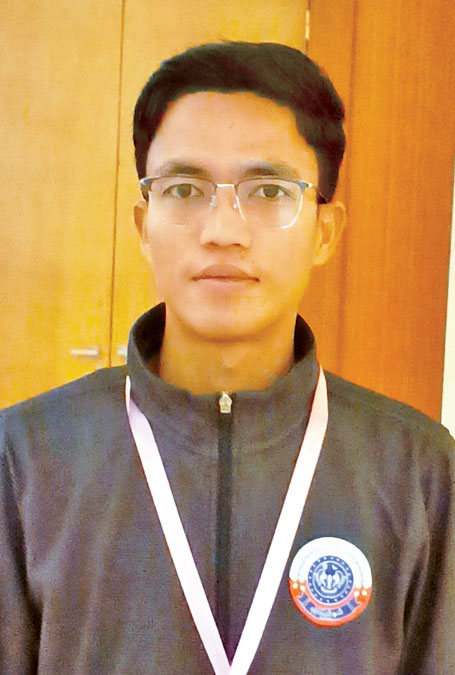  မောင်ဟိန်းထက်ဇော်