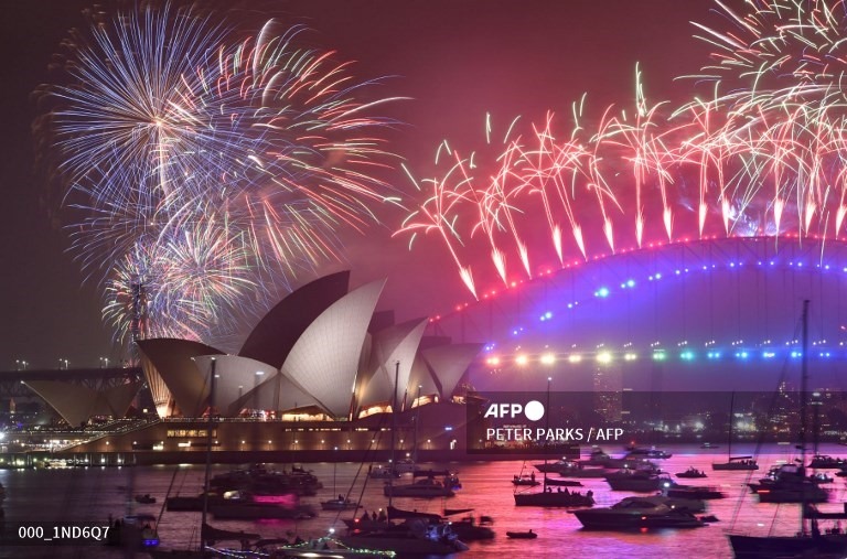 Sydney bans New Year crowds as Australian virus cluster grows