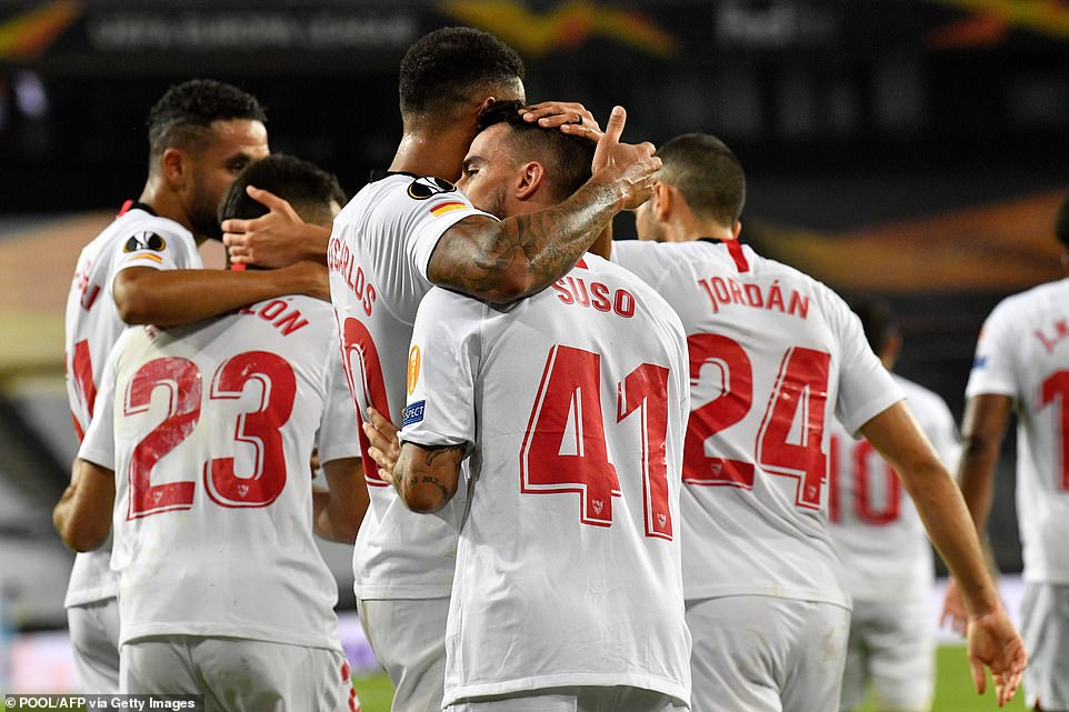 32019392-8627667-Suso_centre_was_mobbed_by_his_team_mates_after_netting_the_equal-a-149_1597611380344