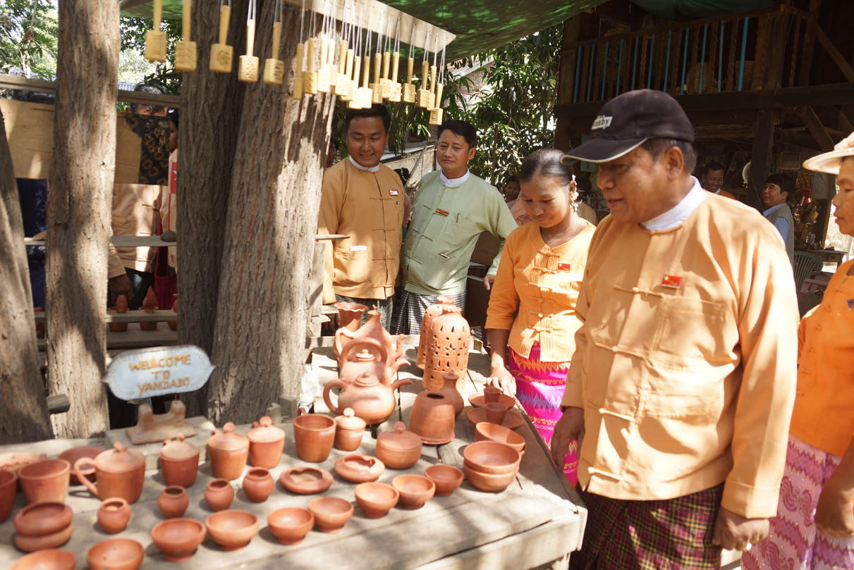 ေေ